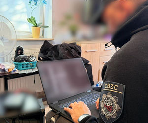 Zatrzymania w sprawie fałszywych alarmów bombowych. Wśród podejrzanych 21-latek z Białegostoku