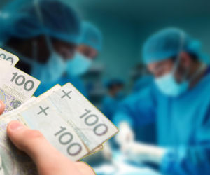 Szokujące stawki lekarzy. Nawet 300 tys. zł za jeden dzień pracy 
