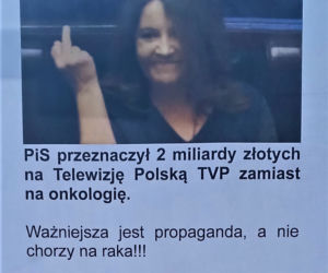 Plakaty z gestem Joanny Lichockiej pojawiły się na przystankach komunikacji miejskiej w Szczecinie