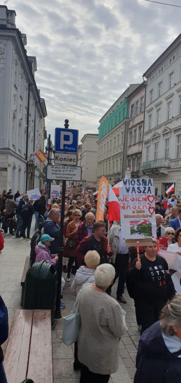 Przez Kraków przeszedł marsz solidaryzujący z warszawskim Marszem Miliona Serc
