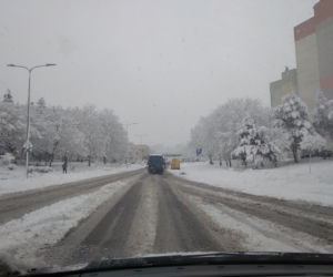 FATALNE warunki na drogach Rzeszowa. Śnieżny ARMAGEDON! [ZDJĘCIA]