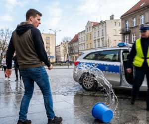 Uważaj na Śmigus-Dyngus! Za to możesz dostać mandat 500 zł. Gdzie kończy się zabawa?