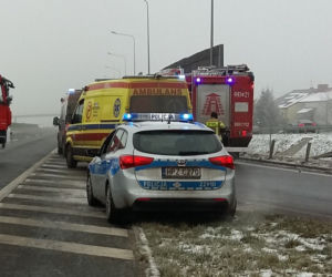 Wyleciał z drogi, huknął w bariery. Strażacy wycinali kierowcę na S8
