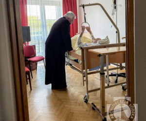 Zmarł ks. Jan Sobczak, niedawno rozpoczął 100 rok życia. Wzruszający gest kard. Krajewskiego