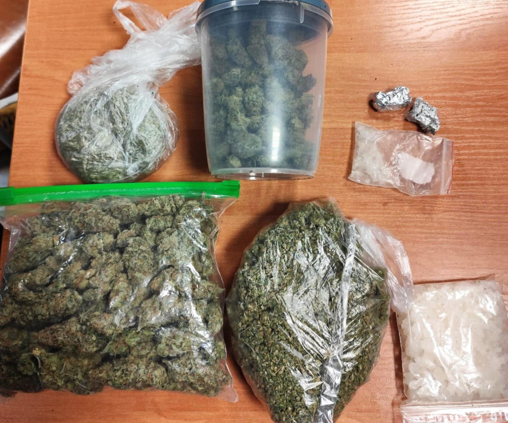 Próbował pozbyć się narkotyków.  To nie pomogło. Trafił do aresztu