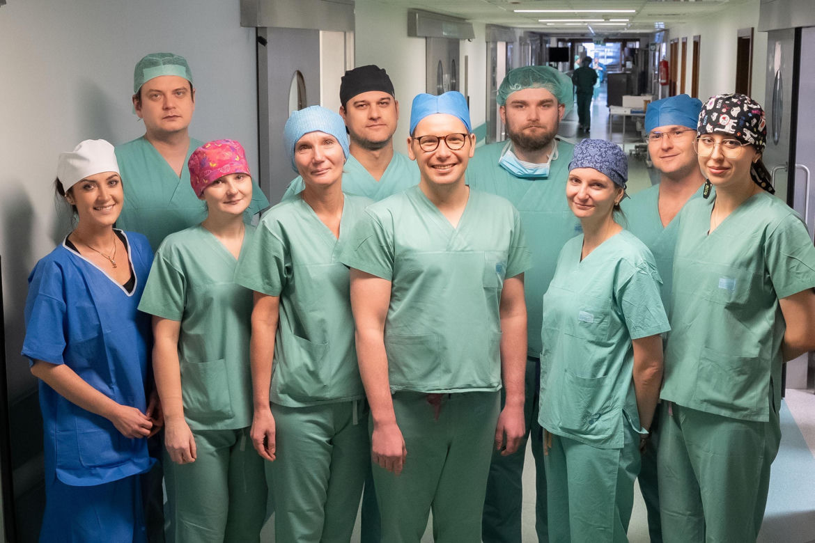 Lekarze WUM usunęli guza z wątroby poza ciałem. Pierwsza taka operacja w Polsce