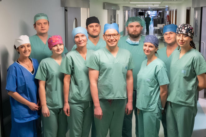 Lekarze WUM usunęli guza z wątroby poza ciałem. Pierwsza taka operacja w Polsce