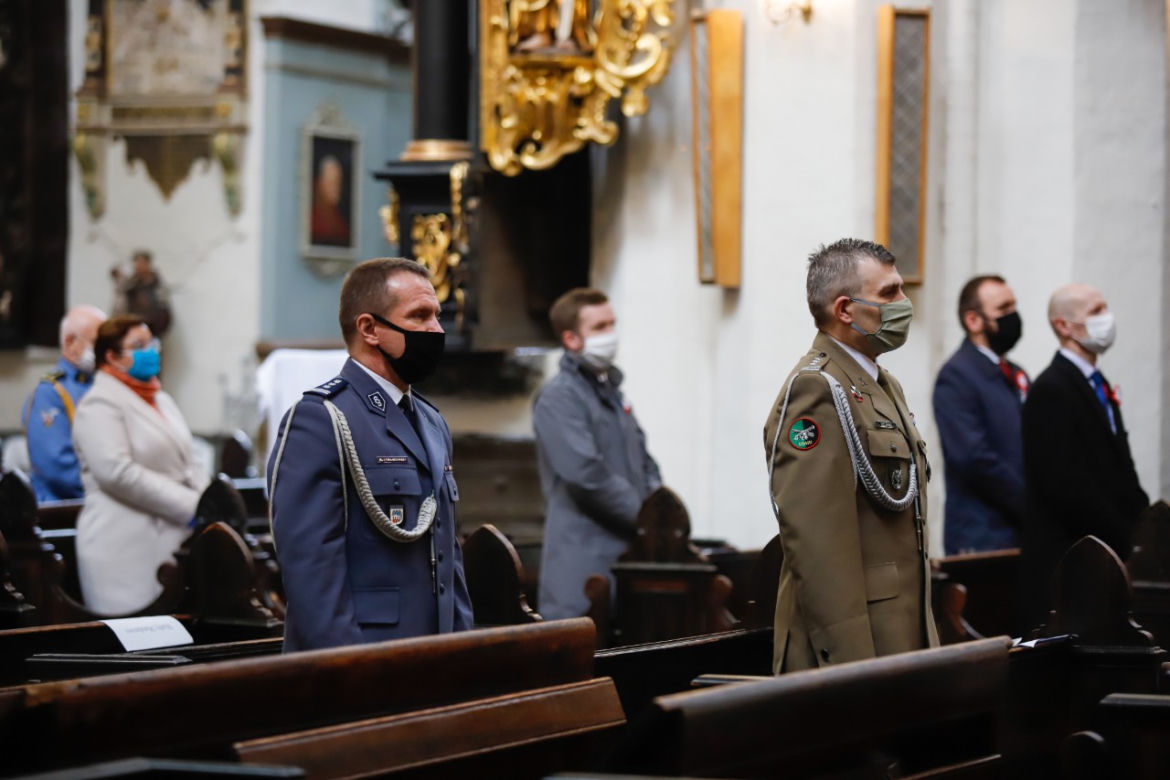 Święto Flagi i Konstytucji 3 Maja w Toruniu. Tak wyglądały w czasach pandemii koronawirusa