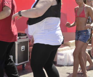 Weronika Grycan TAŃCZY na PLAŻY z dziećmi - ZDJĘCIA