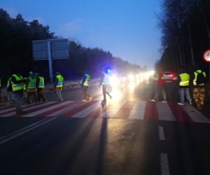 Bełchatów. Kibice GKS Bełchatów blokują drogi. 