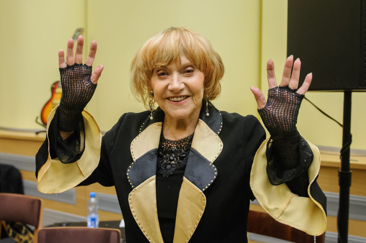 KRYSTYNA SIENKIEWICZ