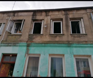 Szczuczyn. Policjanci uratowali mężczyznę z pożaru [ZDJĘCIA]