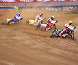 PRES Grupa Dewloperska Toruń - Abramczyk Polonia Bydgoszcz, zdjęcia kibiców i zawodników z pożegnania Adriana Miedzińskiego