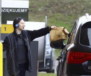 Marta Kaczyńska kupiła synowi obiad w fast foodzie