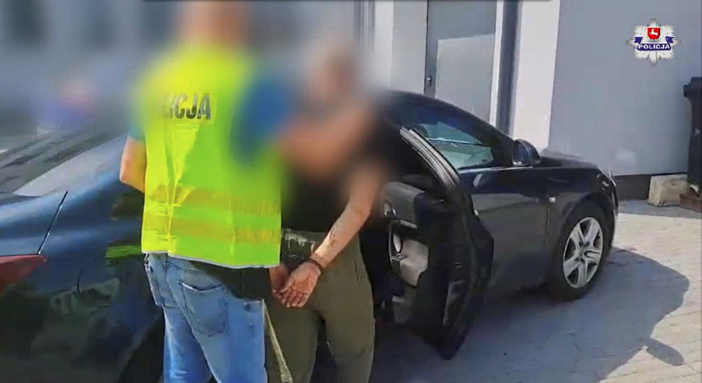Ruszył z szablą na policjantów! Miał też granaty