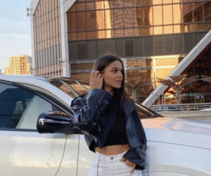 Takim autem jeździ modelka Viki Odintcova