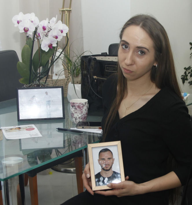 Karol pojechał zarobić na dom dla córek. Sam w nim nie zamieszka. Leży sparaliżowany po bestialskim ataku w Belgii