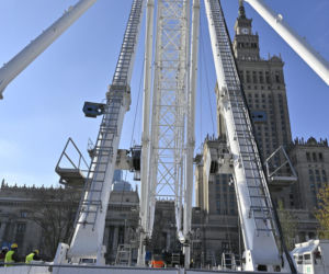 Dziwny obiekt w centrum Warszawy. Co tu powstaje? Stolica już stroi się na Boże Narodzenie!