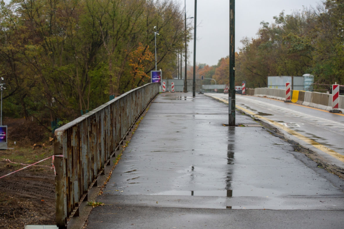 Wiadukt na Marywilskiej grozi zawaleniem? Miał być ruch wahadłowy, a drogę zamknięto całkowicie