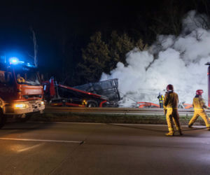 Zderzenie 5 pojazdów na A4. Paliła się ciężarówka! [ZDJĘCIA]