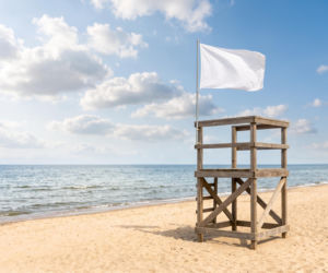 Sinice Kołobrzeg. Czy w Kołobrzegu można się kąpać 26.08? Flaga, warunki pogodowe