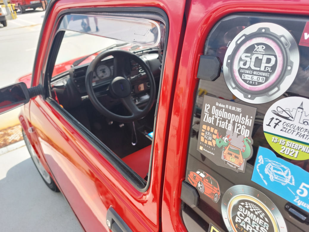 Zlot fiatów 126p w Galerii Libero w Katowicach