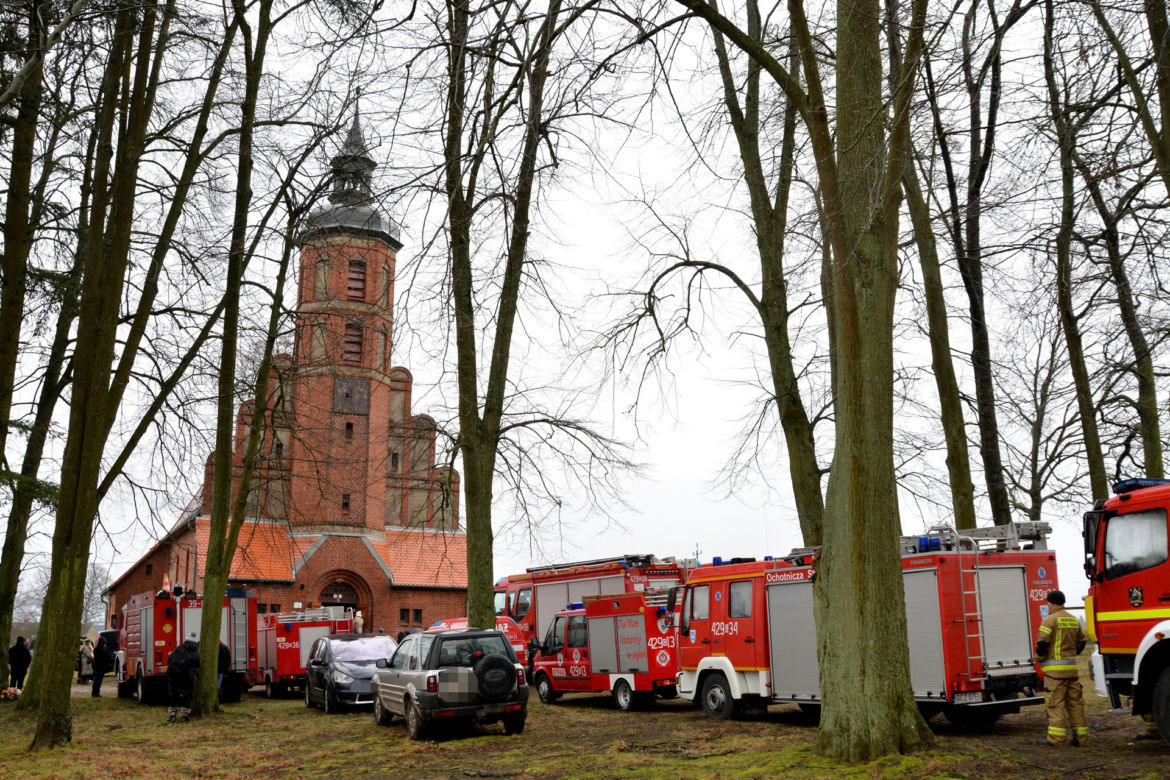 Pogrzeb polskich strażaków. Nawet niebo płakało. Bracia Kacper i Dawid zginęli w Belgii