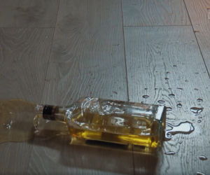 M jak miłość, odcinek 1598: Iza przez rozwód z Marcinem sięgnie dna! Upije się do nieprzytomności i zdemoluje mieszkanie