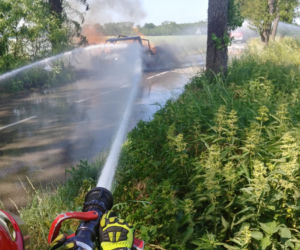 Pożar ciężarówki wiozącej 110 butli z gazem. Podczas akcji strażaków doszło do eksplozji!