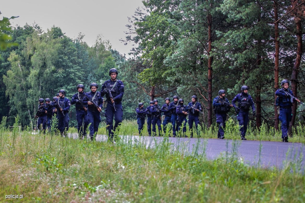 Policjanci z Rzeszowa jak z filmu Patryka Vegi. Zobaczcie zdjęcia z poligonu 
