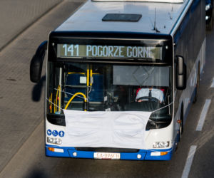 Autobusy w Gdyni, zachęcają do noszenia maseczek