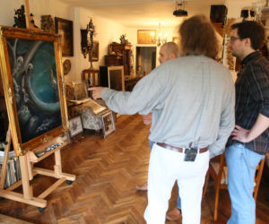 Wiemy, u kogo teraz mieszka Jarosław Kaczyński! W takich warunkach spędza czas. Mamy ZDJĘCIA!