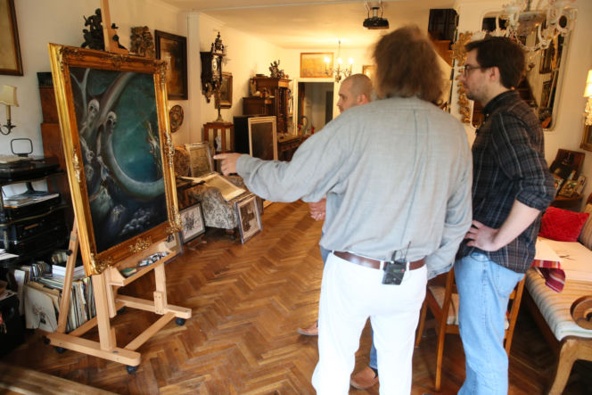 Wiemy, u kogo teraz mieszka Jarosław Kaczyński! W takich warunkach spędza czas. Mamy ZDJĘCIA!