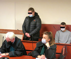 Okradli mieszkanki Białegostoku metodą „na policjanta”. Ruszył proces