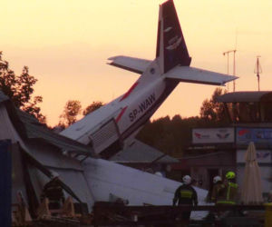 Samolot runął na hangar. Nie żyje 5 osób. Ekspertka ogląda nagranie i nie wierzy własnym oczom!