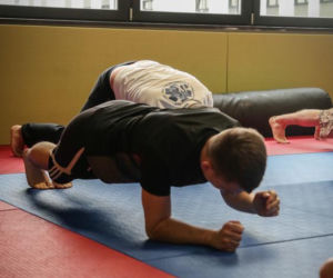 Ratownikowi już nie podskoczysz. Medycy przeszli szkolenie z samoobronyq