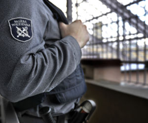 Funkcjonariusz służby więziennej zastrzelił się na stacji paliw. Ciało znaleziono w toalecie 