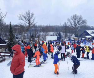 Siarczysty mróz im nie straszny! Narciarze szturmują stoki pod Krakowem