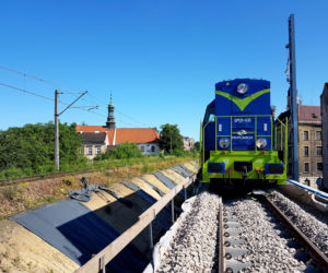 Kraków: Pierwsza lokomotywa przejechała po nowych estakadach kolejowych na Grzegórzkach