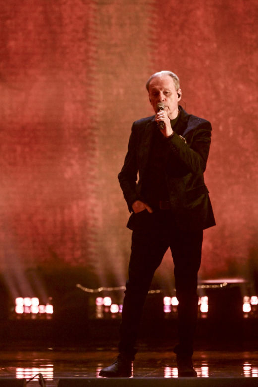 Koncert dla Kory "Falowanie i spadanie" 