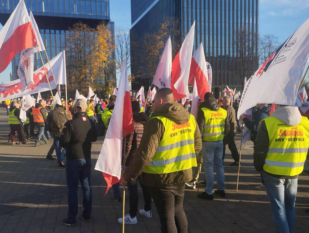 Protest w Katowicach. Tysiące związkowców na ulicach. Padły mocne słowa o „zbrodniczej ideologii”