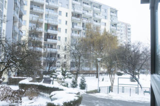 Śmieci, smród i strach na Gocławiu. Sąsiad zbieracz terroryzuje mieszkańców. On potrzebuje pomocy