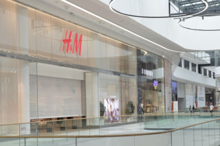 Znana sieciówka z poważnymi oskarżeniami! Czy H&M oszukał klientów?