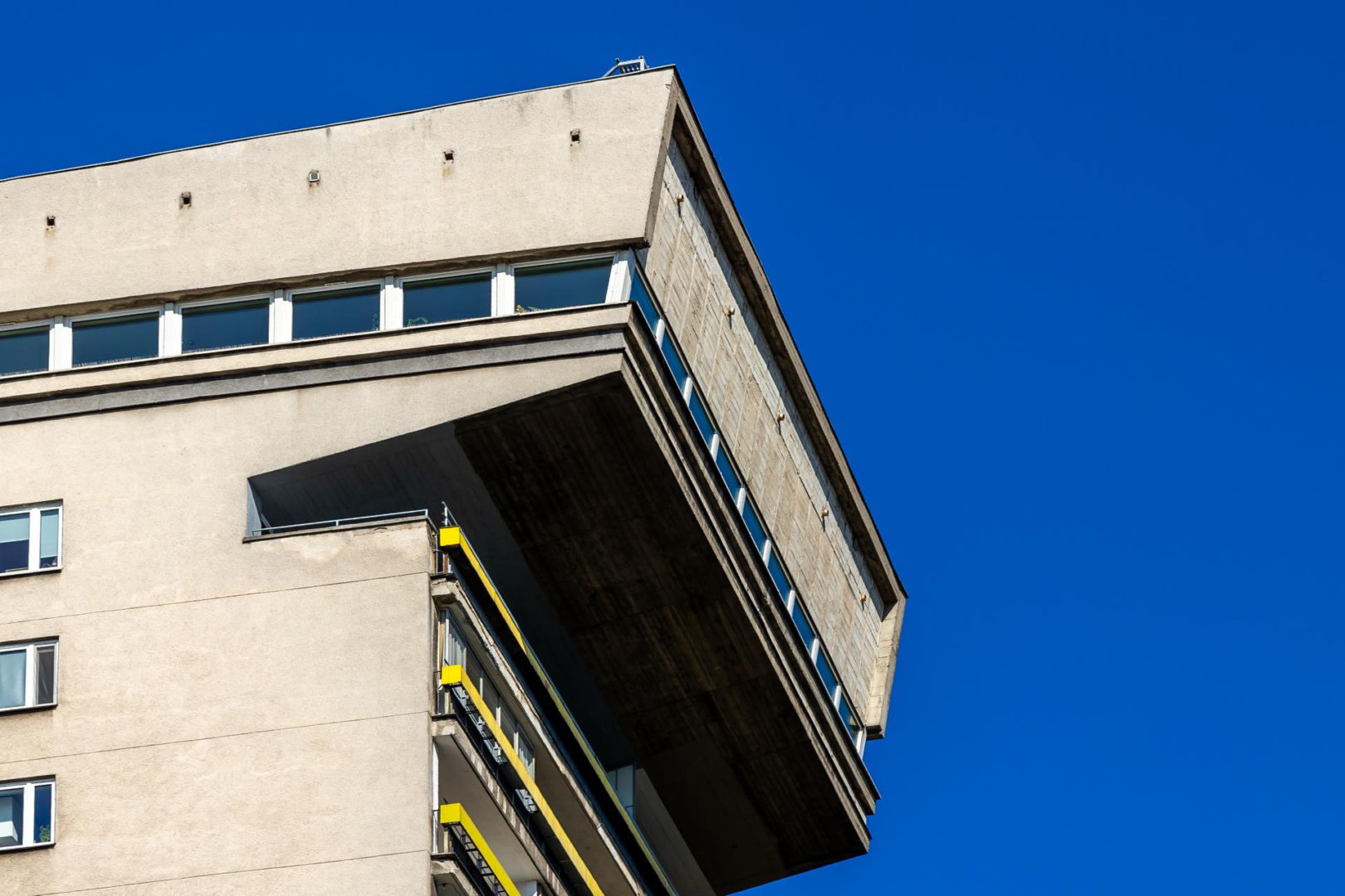 Blok Młotek na Smolnej 8 w Warszawie