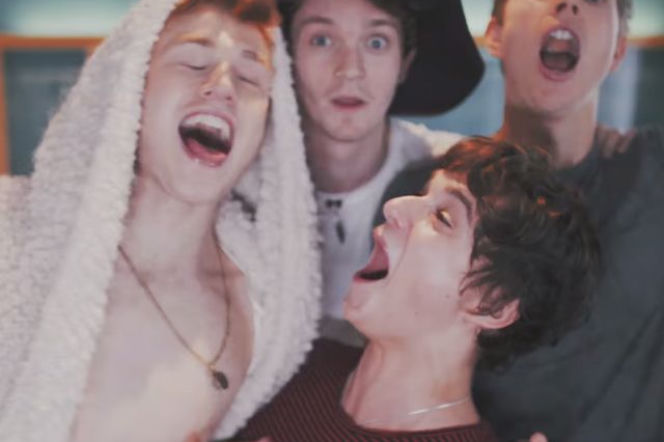 The Vamps w teledysku do Cheater