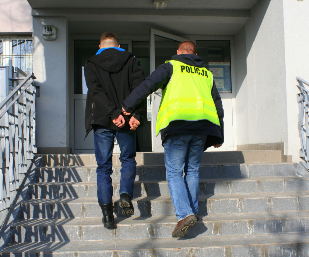Warszawiak umawiał się z nieletnimi bydgoszczankami na seks i sponsoring. Wpadł w ręce policji