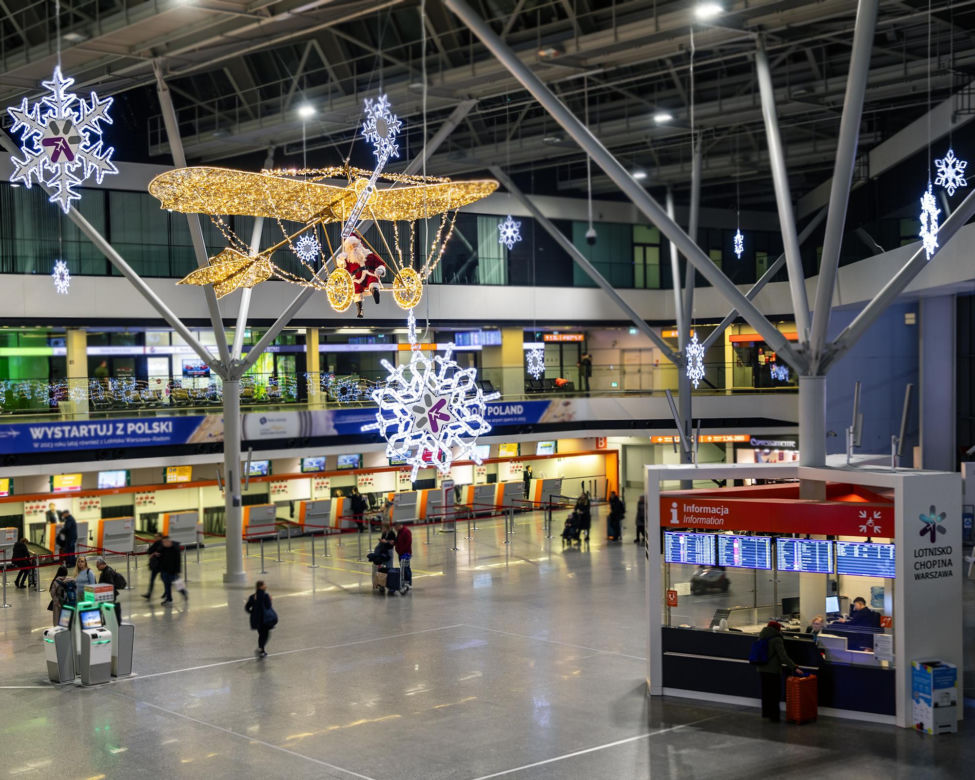 Świąteczna iluminacja na Lotnisku Chopina. Przygotowano wyjątkowe ozdoby