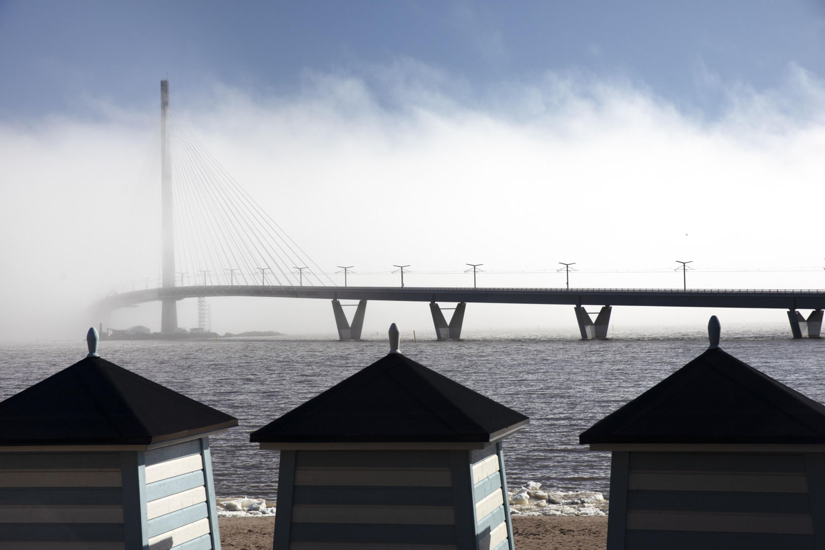 Most Kruunuvuorensilta w Helsinkach to dzieło  projektantów z biur Knight Architects (pod kierunkiem Toma Osborne’a) oraz inżynierów z WSP Finland