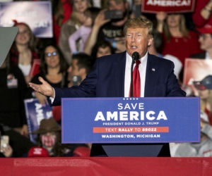 Wraca z błogosławieństwem Trumpa