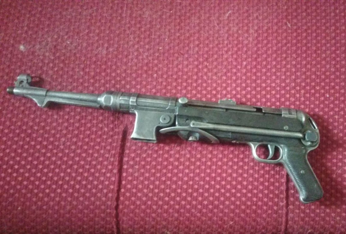 W centrum Tarnowa znaleźli... pistolet maszynowy. Obok leżały naboje i magazynek